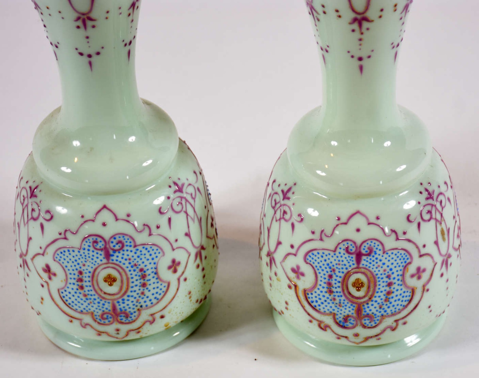 Par de belíssimos vasos de opalina francesa na cor verde com... - foto 4 de 5