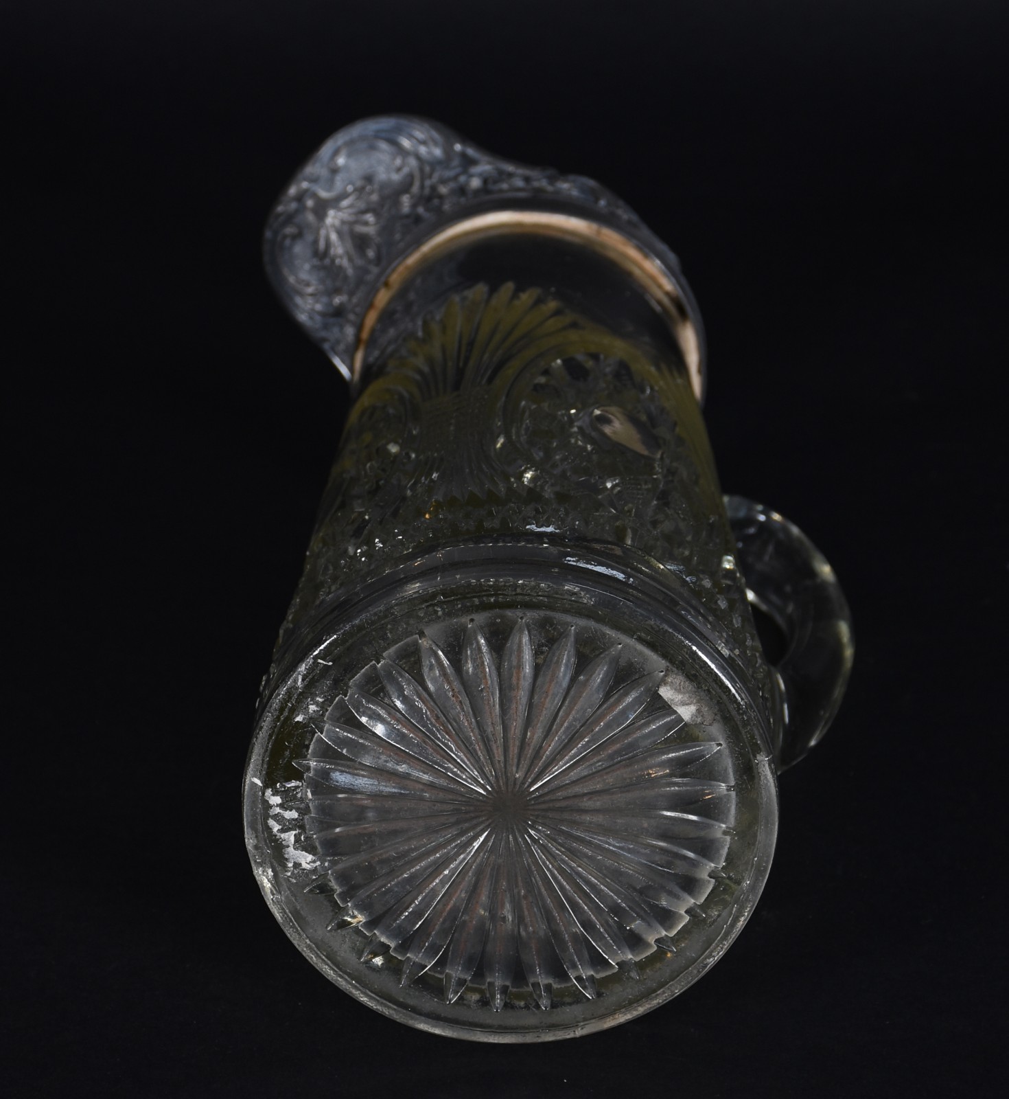 Jarra de cristal lapidado com bocal de pewter (desgastes). - foto 4 de 4