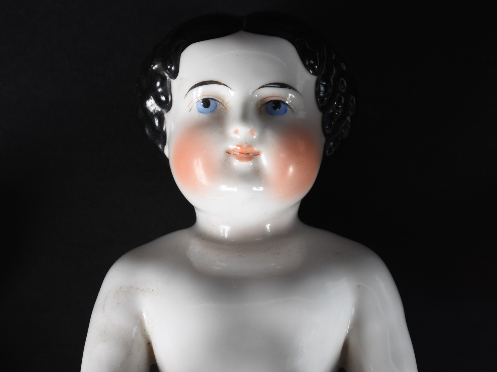 Quatro bonecas de porcelana policromada representando "Família"... - foto 4 de 9