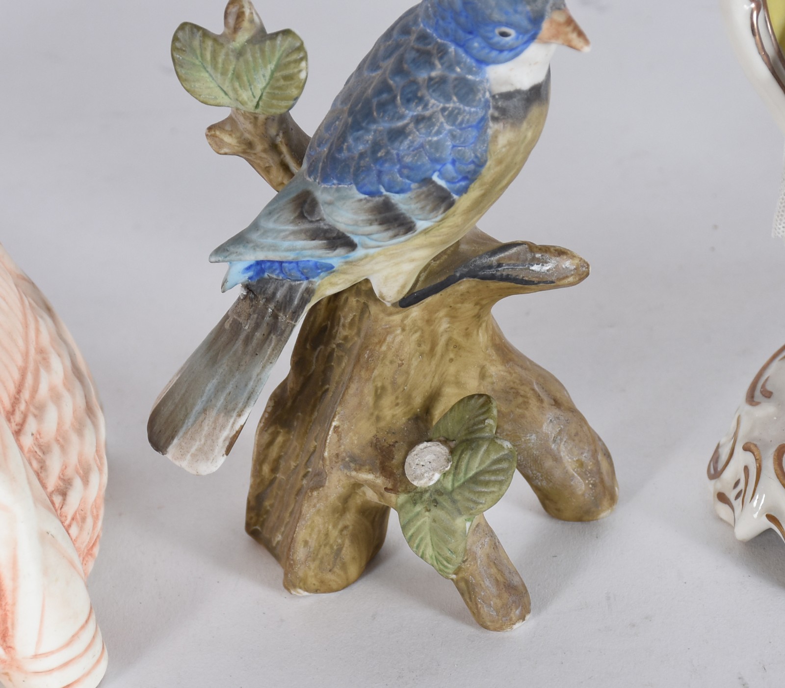Quatro estatuetas, sendo uma de porcelana Tcheca Royal Dux... - foto 5 de 8