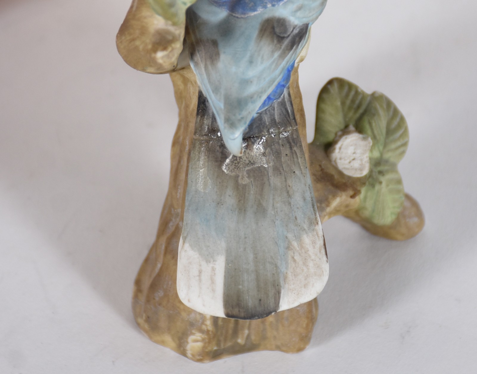 Quatro estatuetas, sendo uma de porcelana Tcheca Royal Dux... - foto 6 de 8