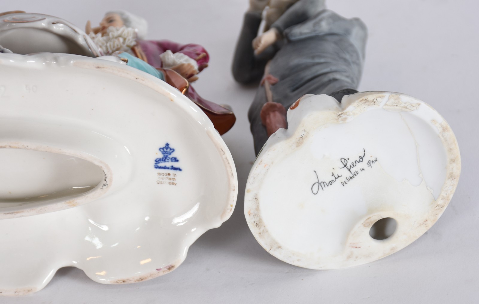 Quatro estatuetas, sendo uma de porcelana Tcheca Royal Dux... - foto 8 de 8
