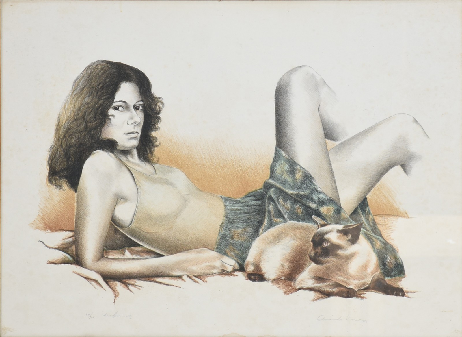 Figura Feminina com Gato - foto 1 de 5
