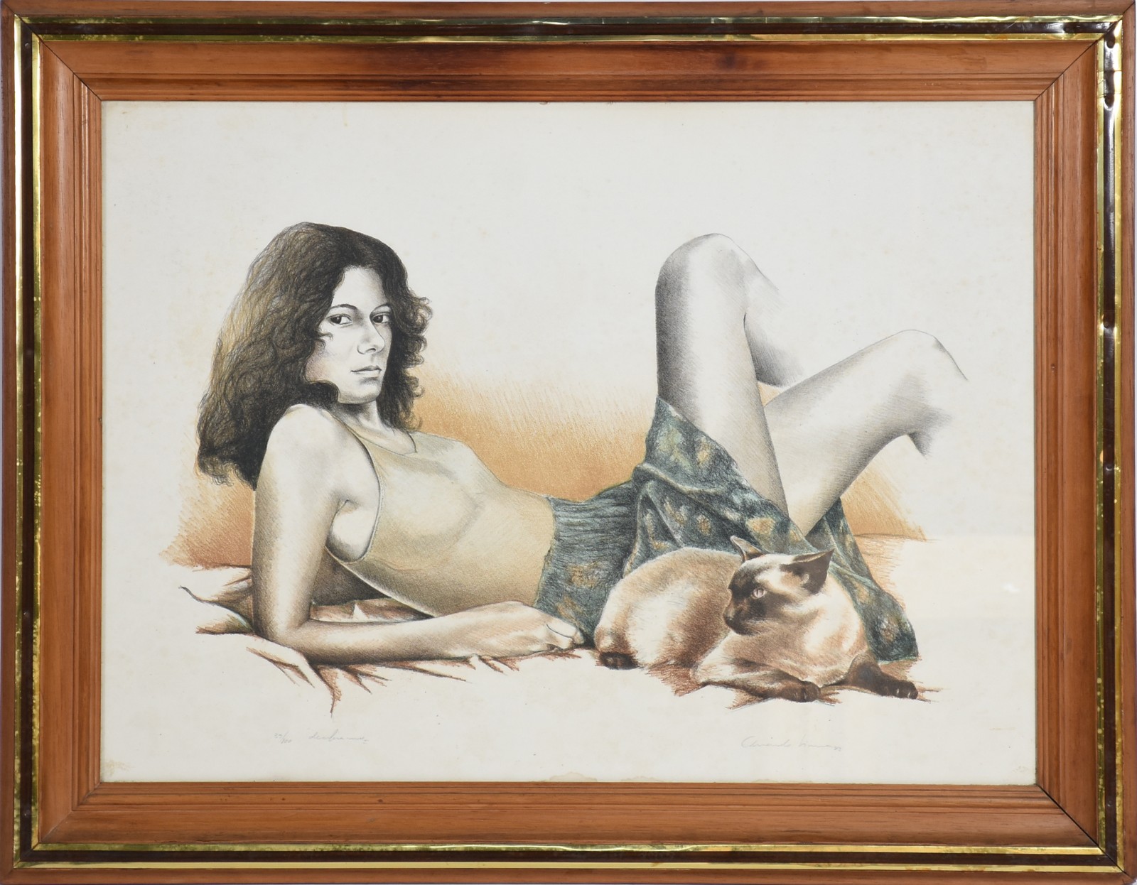 Figura Feminina com Gato - foto 2 de 5