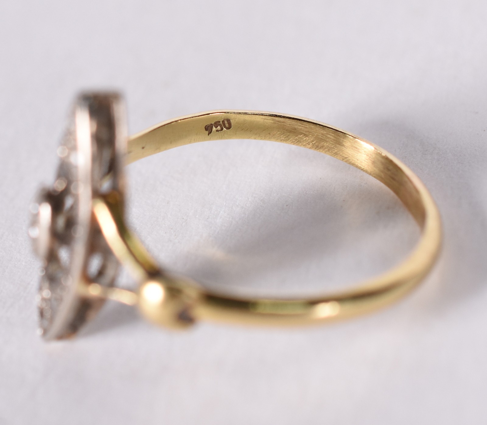 Anel de ouro 18 k com 3 brilhantes, aro 19 (Por motivos de segurança... - foto 3 de 4
