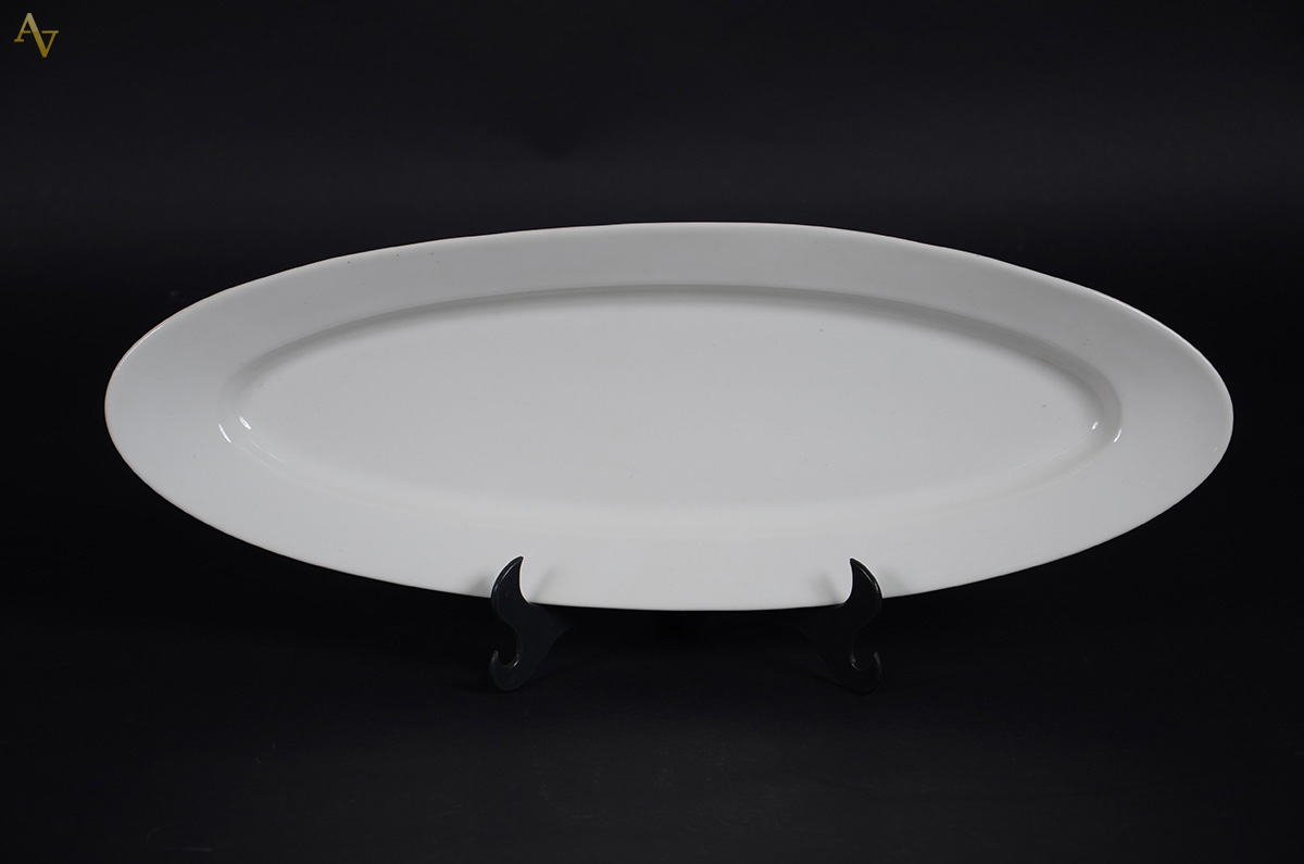 Travessa para peixe em porcelana européia branca, med.21 x 59 cm. - foto 1 de 2