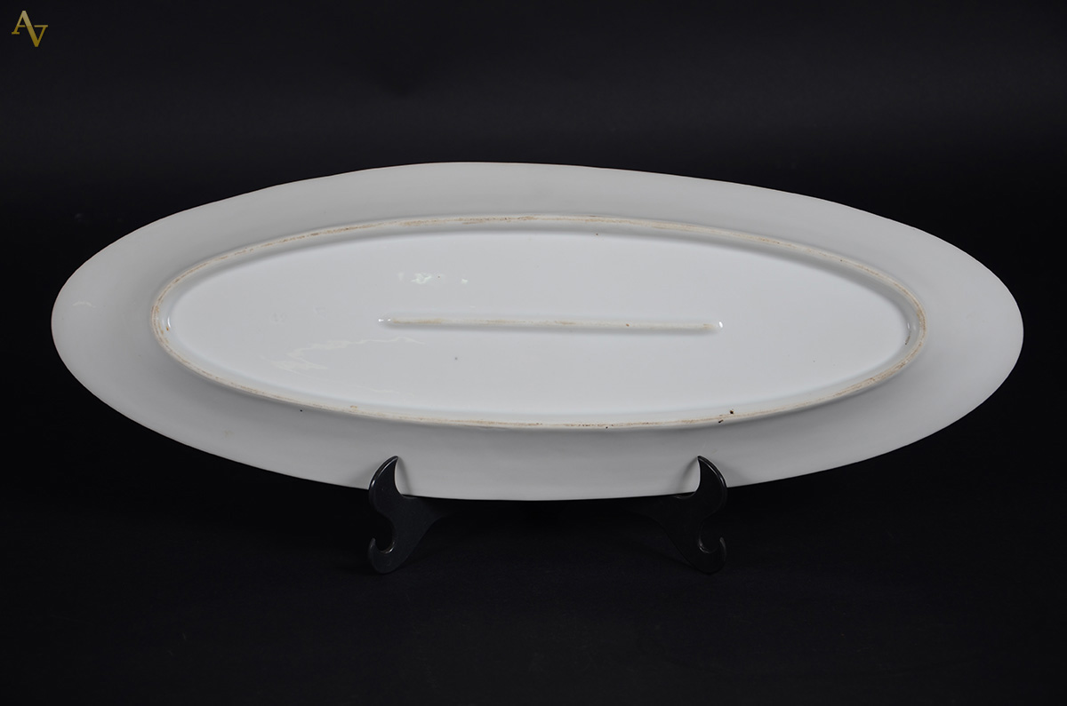 Travessa para peixe em porcelana européia branca, med.21 x 59 cm. - foto 2 de 2