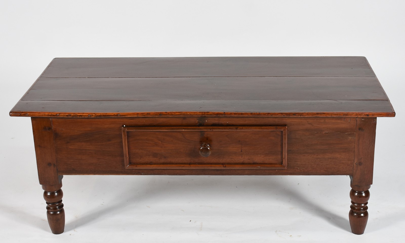 Mesa de centro de madeira nobre, estilo colonial brasileiro, com uma... - foto 2 de 7