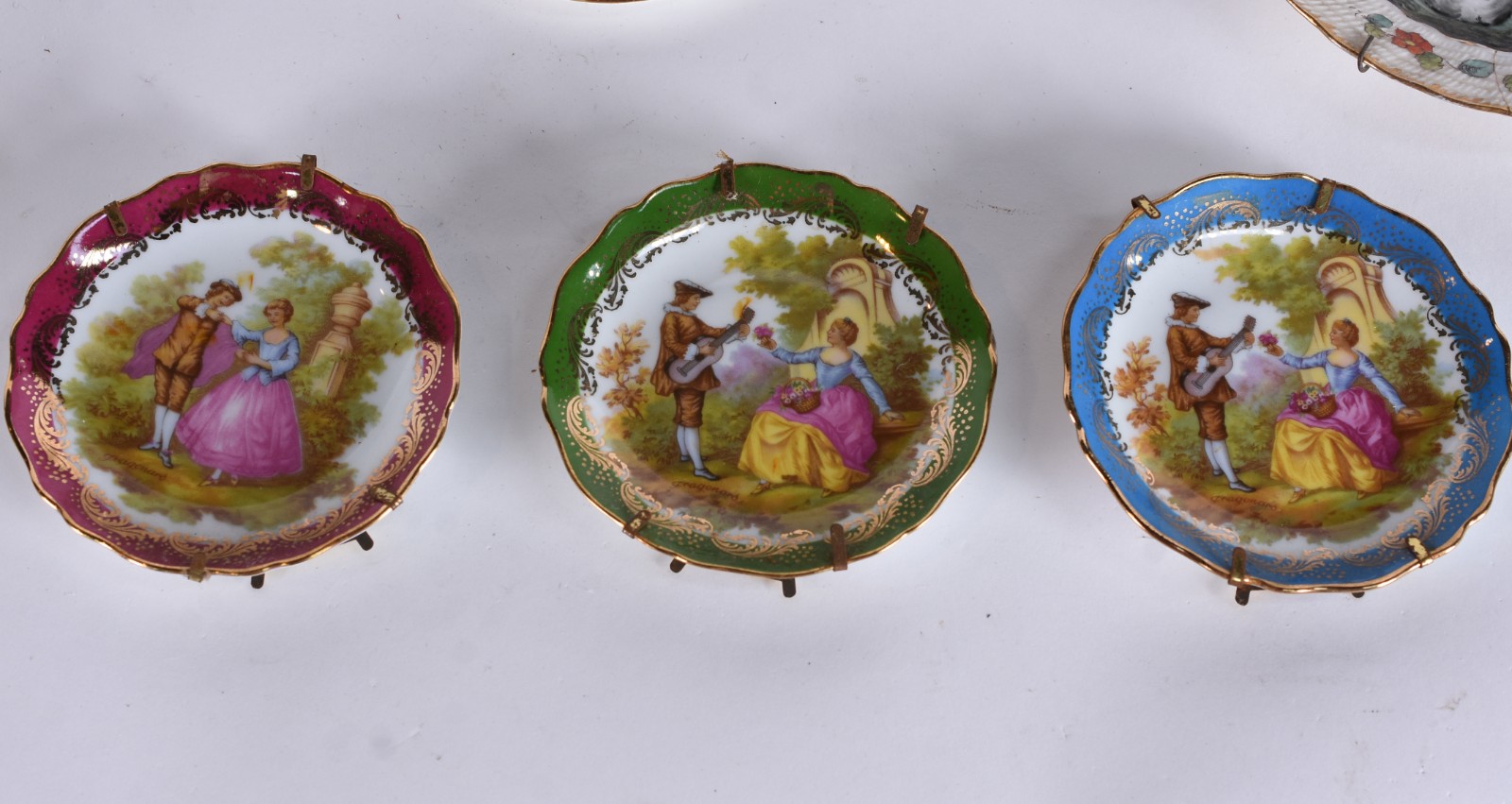 Diversas peças de porcelana, sendo: candelabro para 3 velas com... - foto 2 de 9