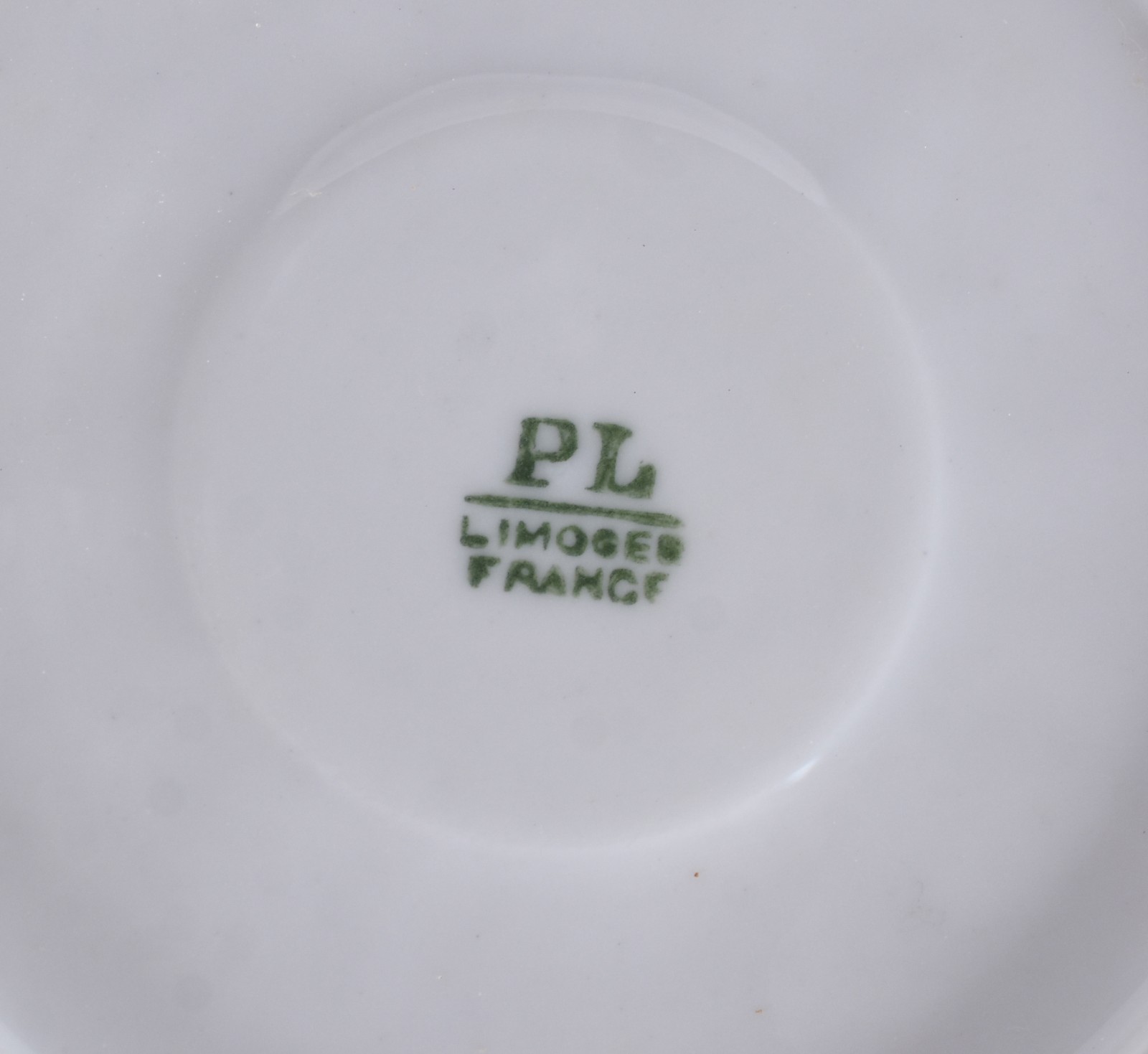 Diversas peças de porcelana, sendo: candelabro para 3 velas com... - foto 4 de 9