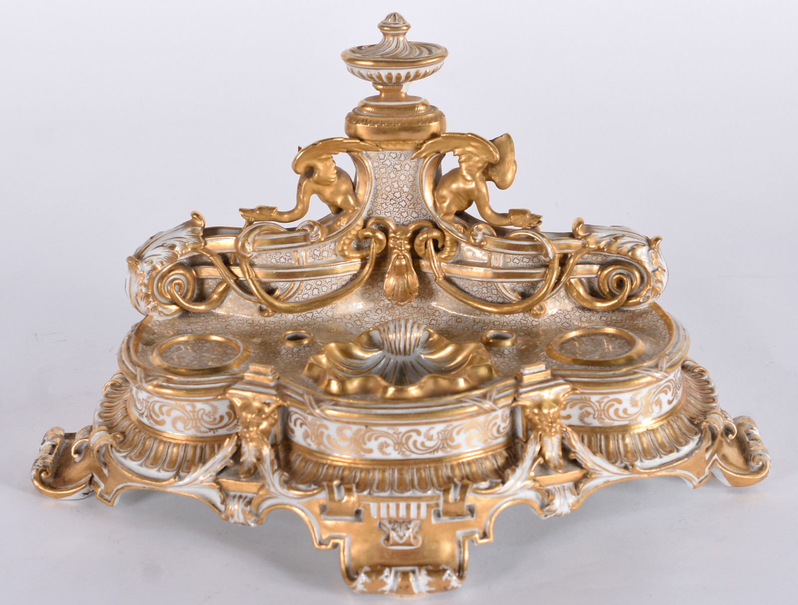 Tinteiro de porcelana européia branca com rico trabalho em dourado... - foto 1 de 6