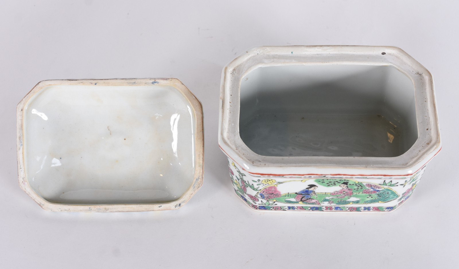Bowl oitavado de porcelana oriental com figuras e folhagens em... - foto 3 de 5