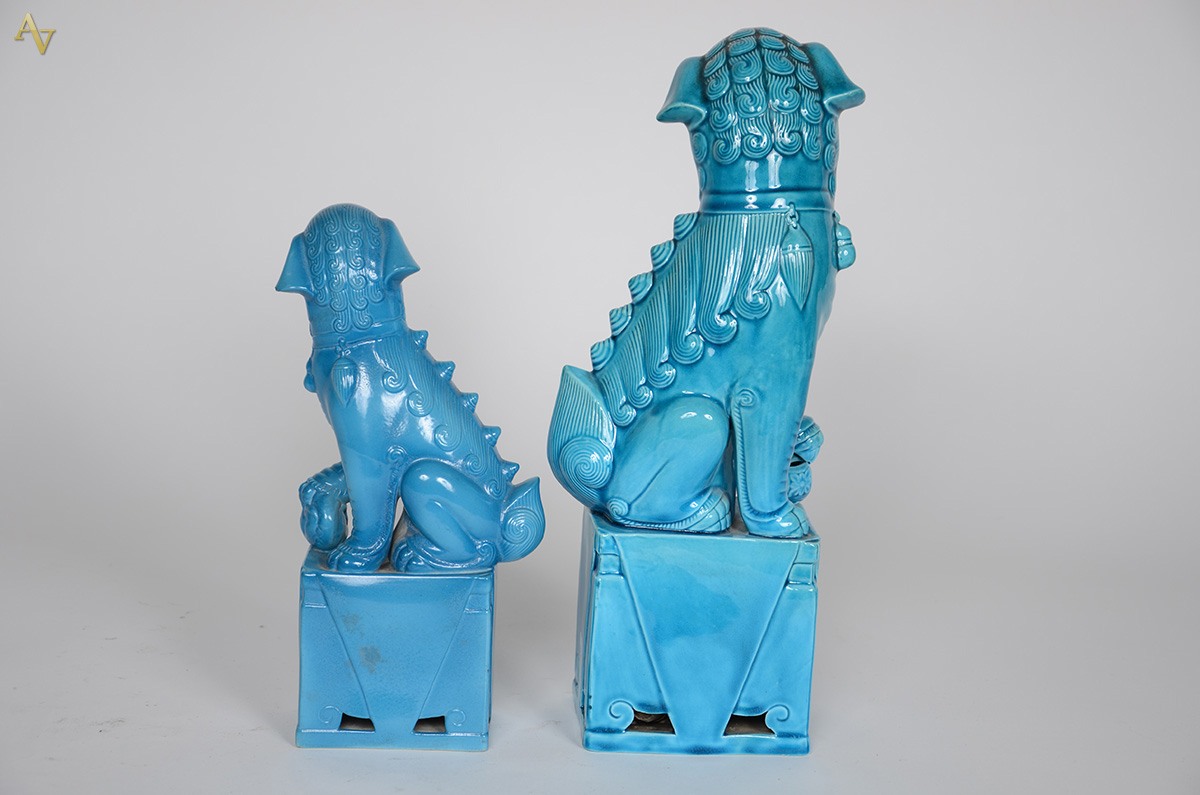Dois cães de Fó de porcelana oriental azul turquesa. Alturas: 26 e 35... - foto 2 de 2