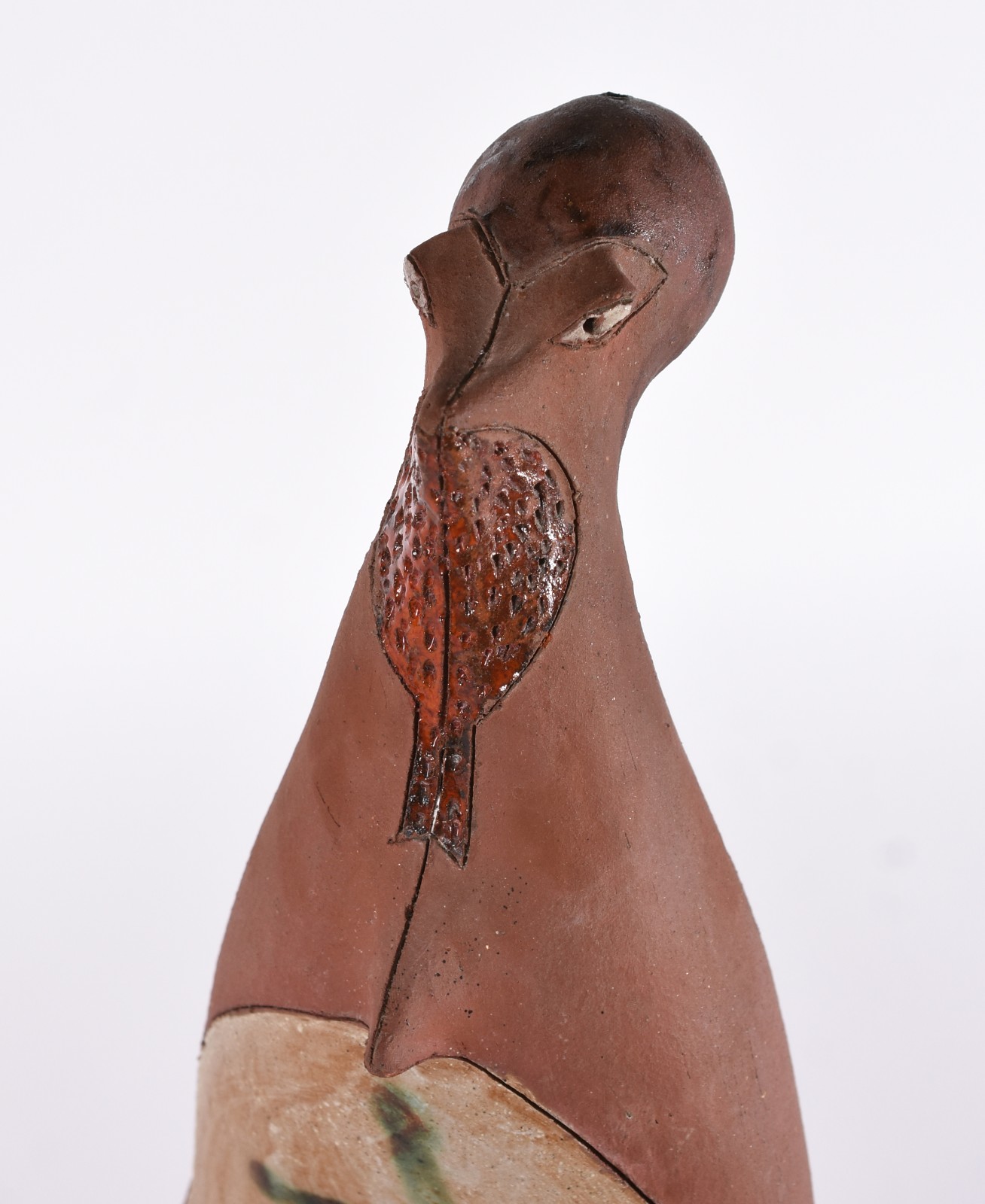 Escultura de barro cozido, sem assinatura (base com bicados). - foto 3 de 6