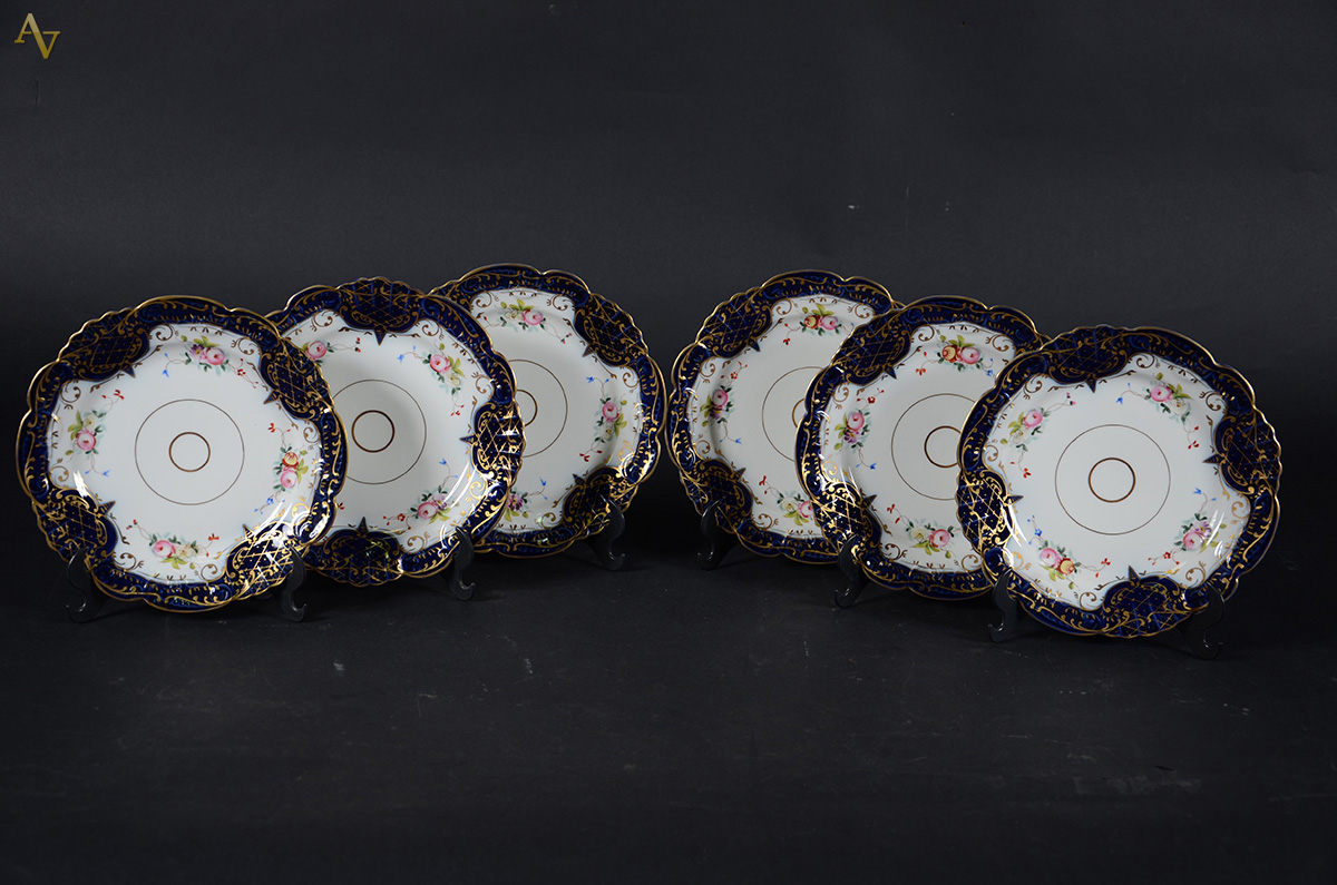 Seis pratos em porcelana portuguesa Vista Alegre, borda azul cobalto... - foto 1 de 2