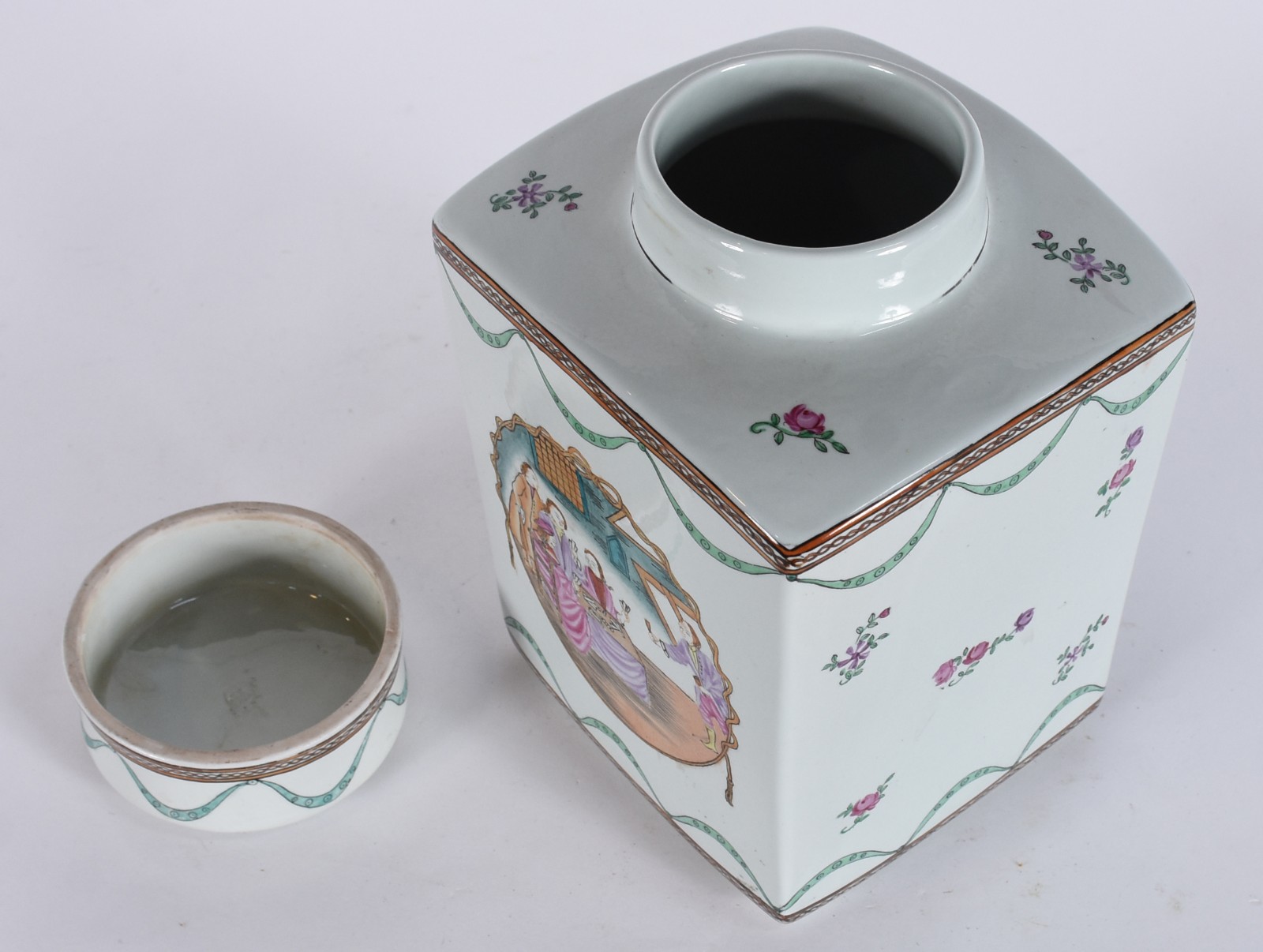 Potiche de porcelana oriental decorado com cena romântica em... - foto 3 de 5
