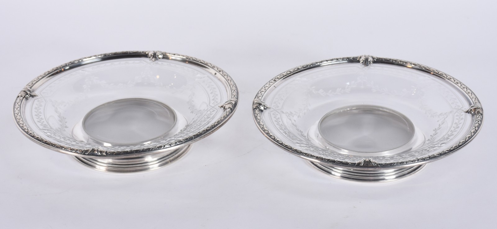 Par de fruteiras de cristal Saint Louis e guarnição de prata... - foto 1 de 5
