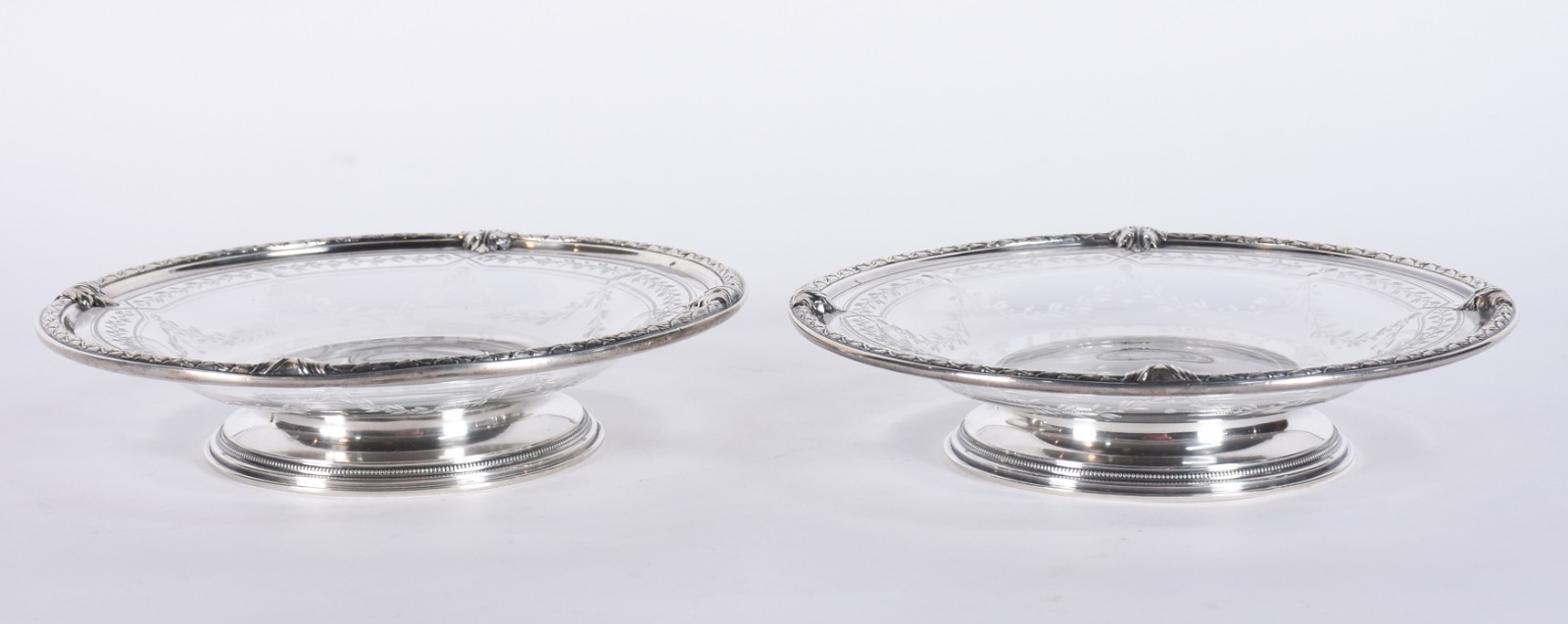 Par de fruteiras de cristal Saint Louis e guarnição de prata... - foto 2 de 5