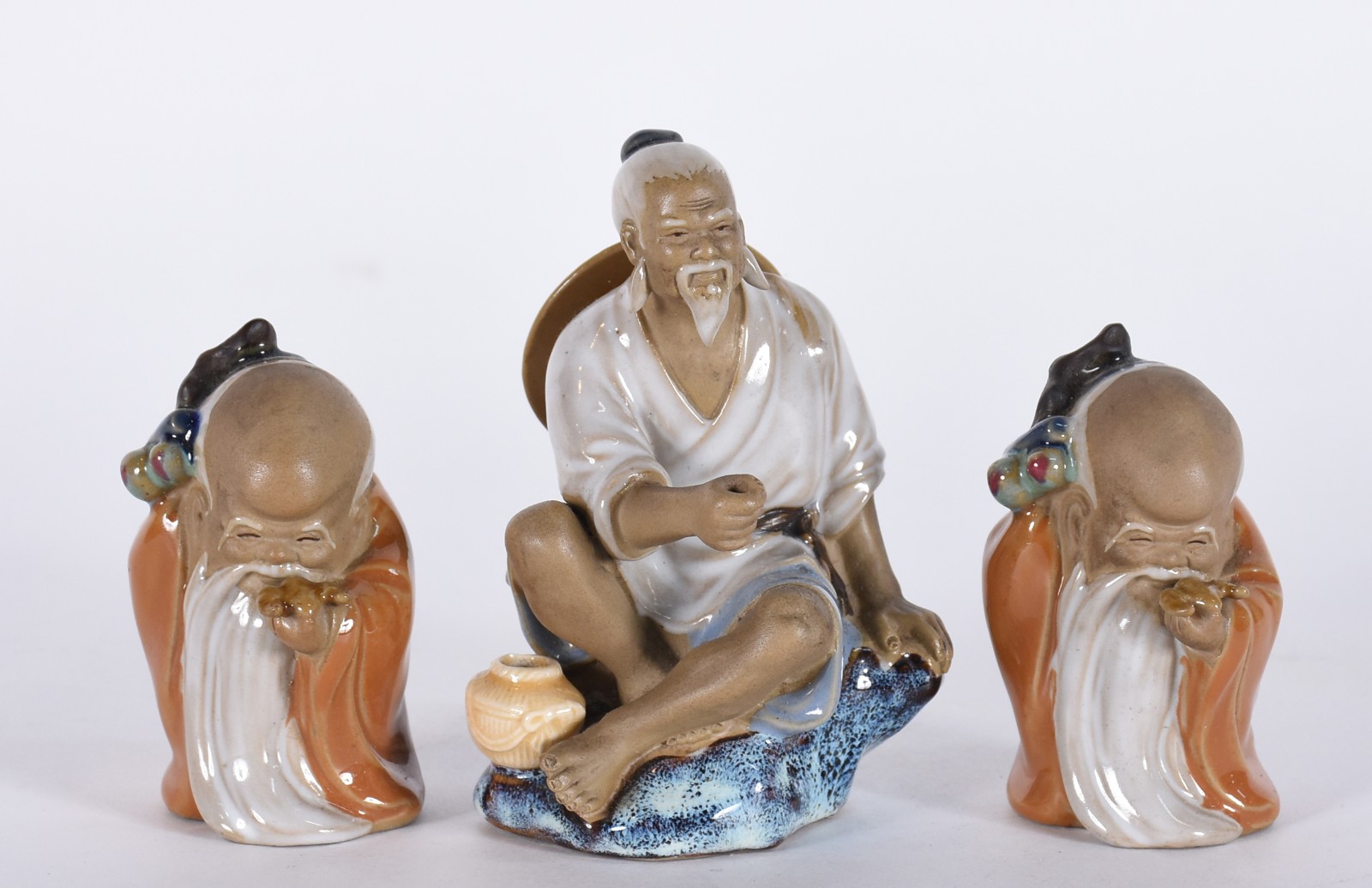Três figuras orientais de porcelana policromada. - foto 1 de 4