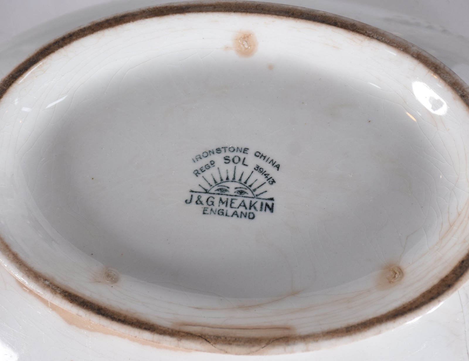 Quatro peças de porcelana, sendo: 2 vasos (um com restauro) outro... - foto 7 de 10