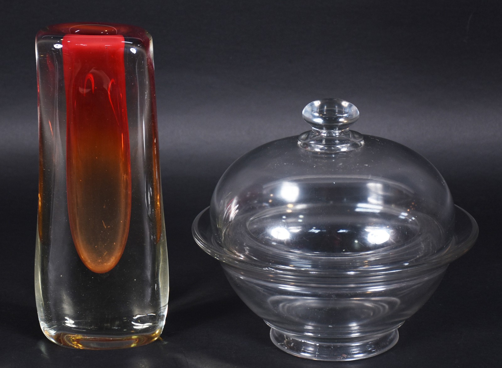 Duas peças, sendo: vaso de vidro decorativo com mescla na cor... - foto 1 de 4