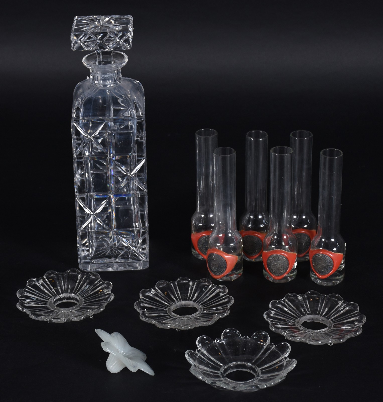 Diversas peças, sendo garrafa de cristal lapidada, 6 copos para vodka... - foto 1 de 4