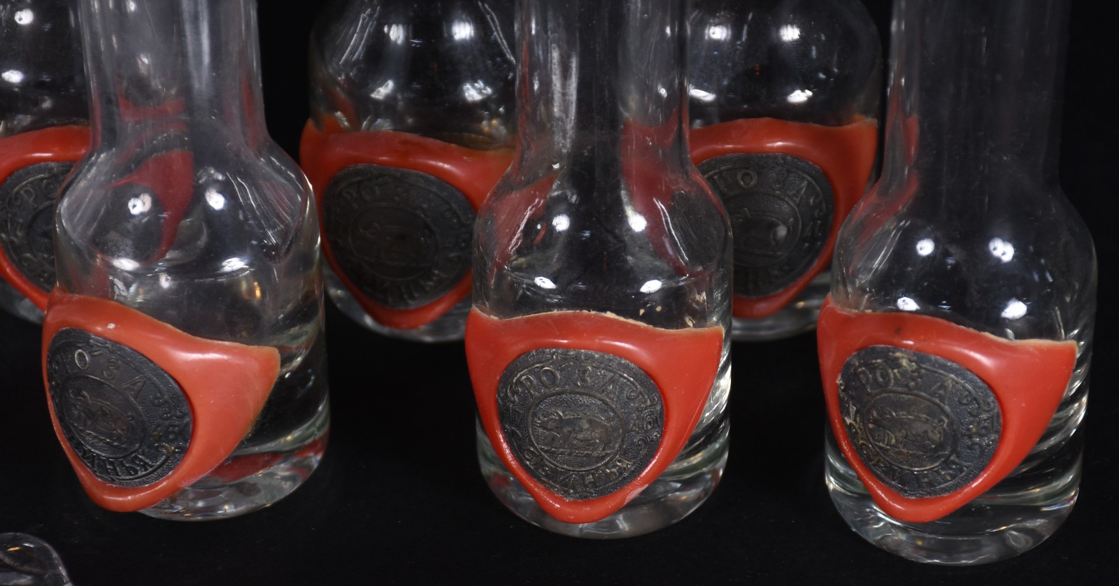 Diversas peças, sendo garrafa de cristal lapidada, 6 copos para vodka... - foto 2 de 4