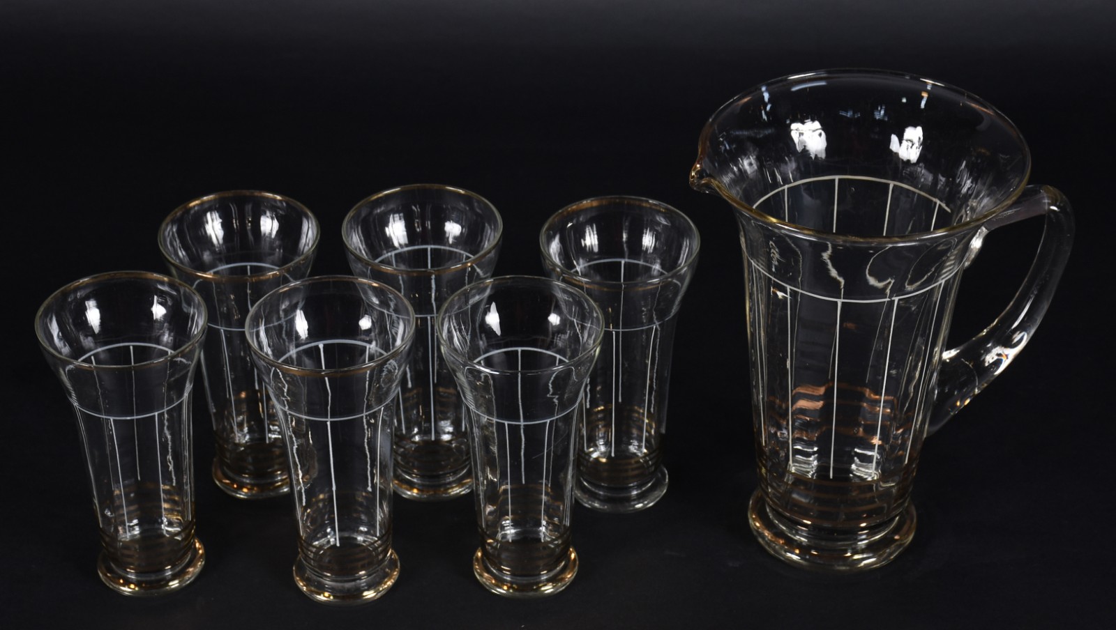 Conjunto para refresco de vidro com frisos dourados composto de jarra... - foto 2 de 4