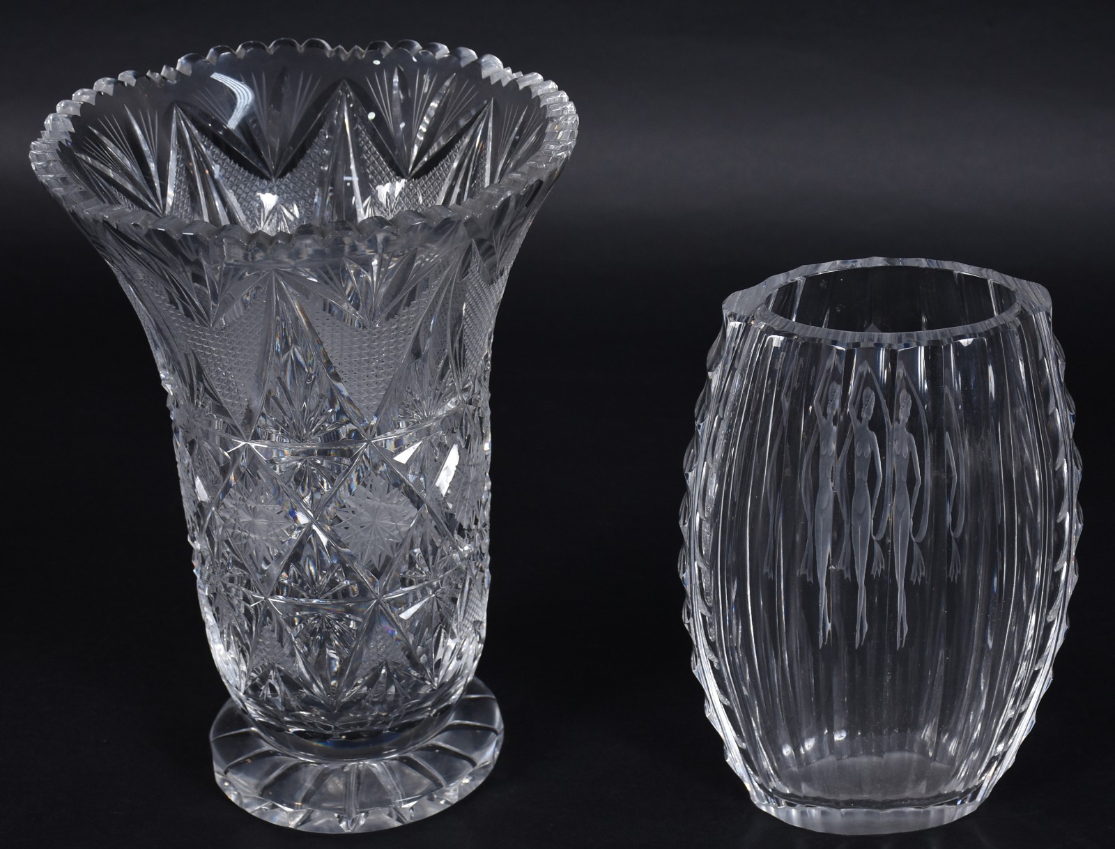 Dois vasos de cristal tcheco lapidado com figura feminina. - foto 3 de 5