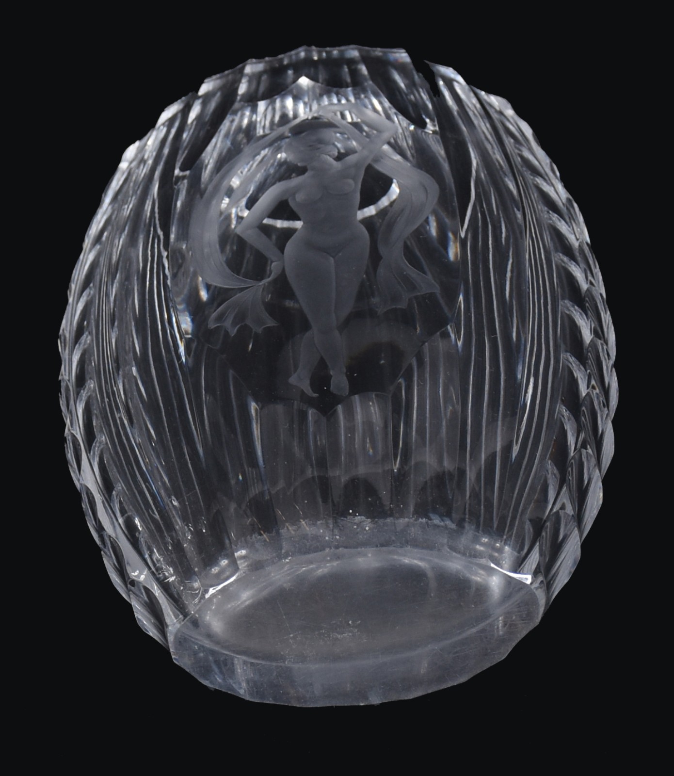 Dois vasos de cristal tcheco lapidado com figura feminina. - foto 4 de 5