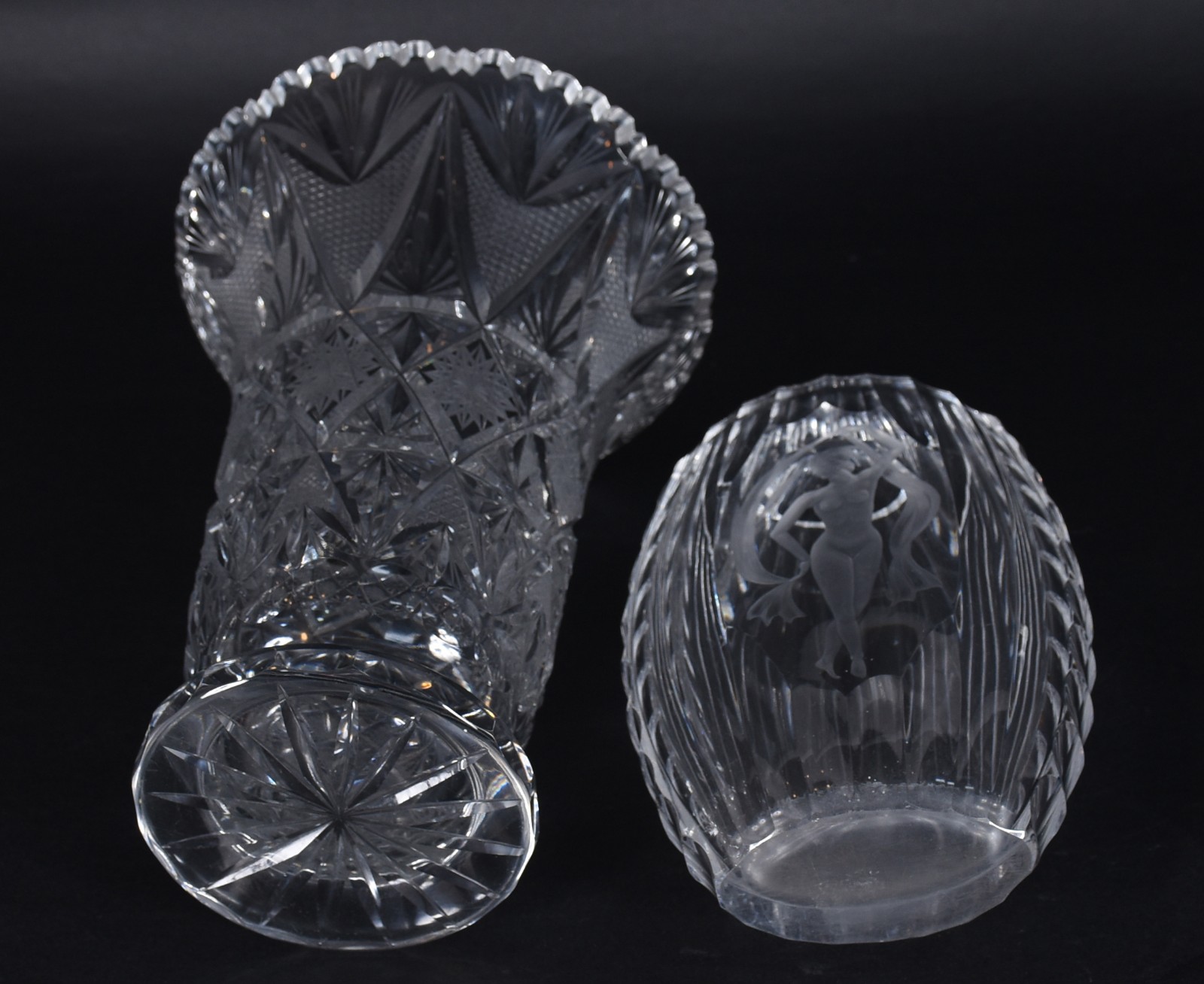 Dois vasos de cristal tcheco lapidado com figura feminina. - foto 5 de 5