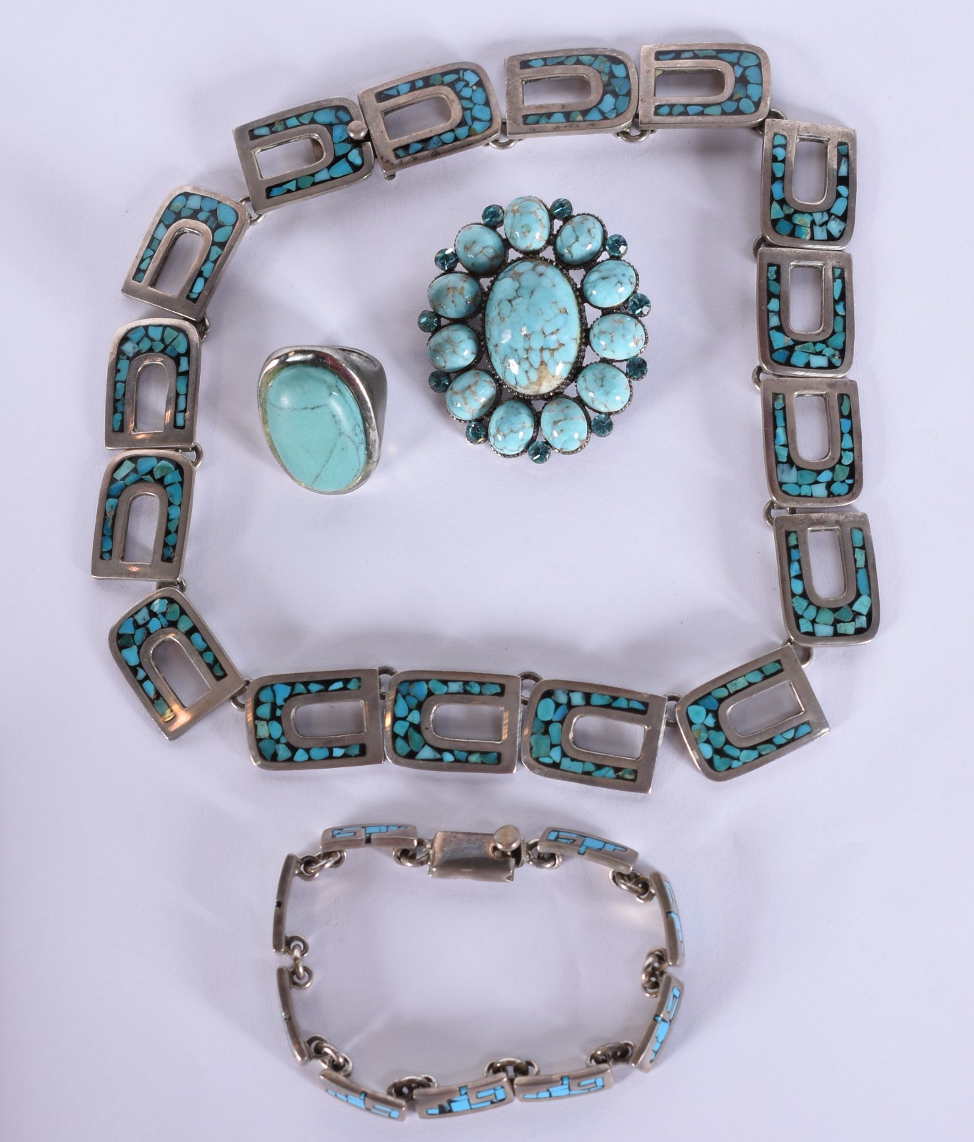 Colar de prata com esmalte e pedras azuis, acompanha pulseira, broche... - foto 1 de 5
