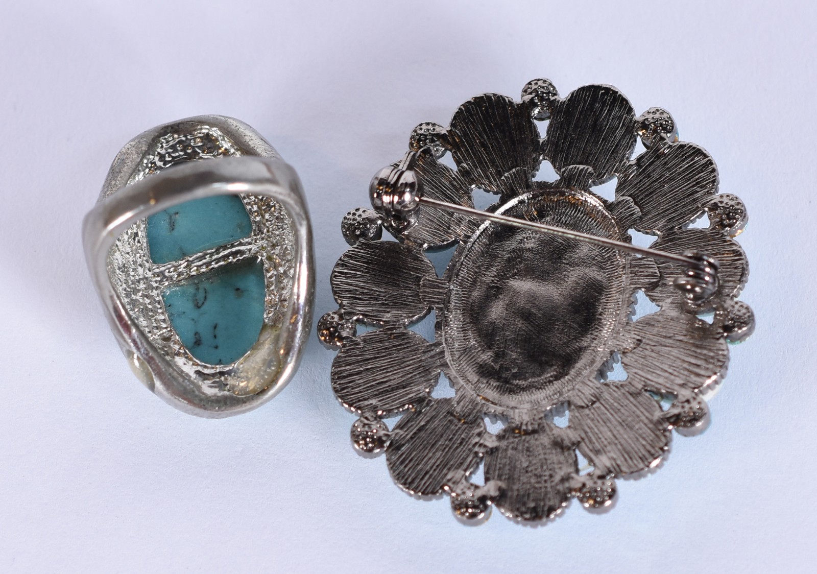 Colar de prata com esmalte e pedras azuis, acompanha pulseira, broche... - foto 3 de 5