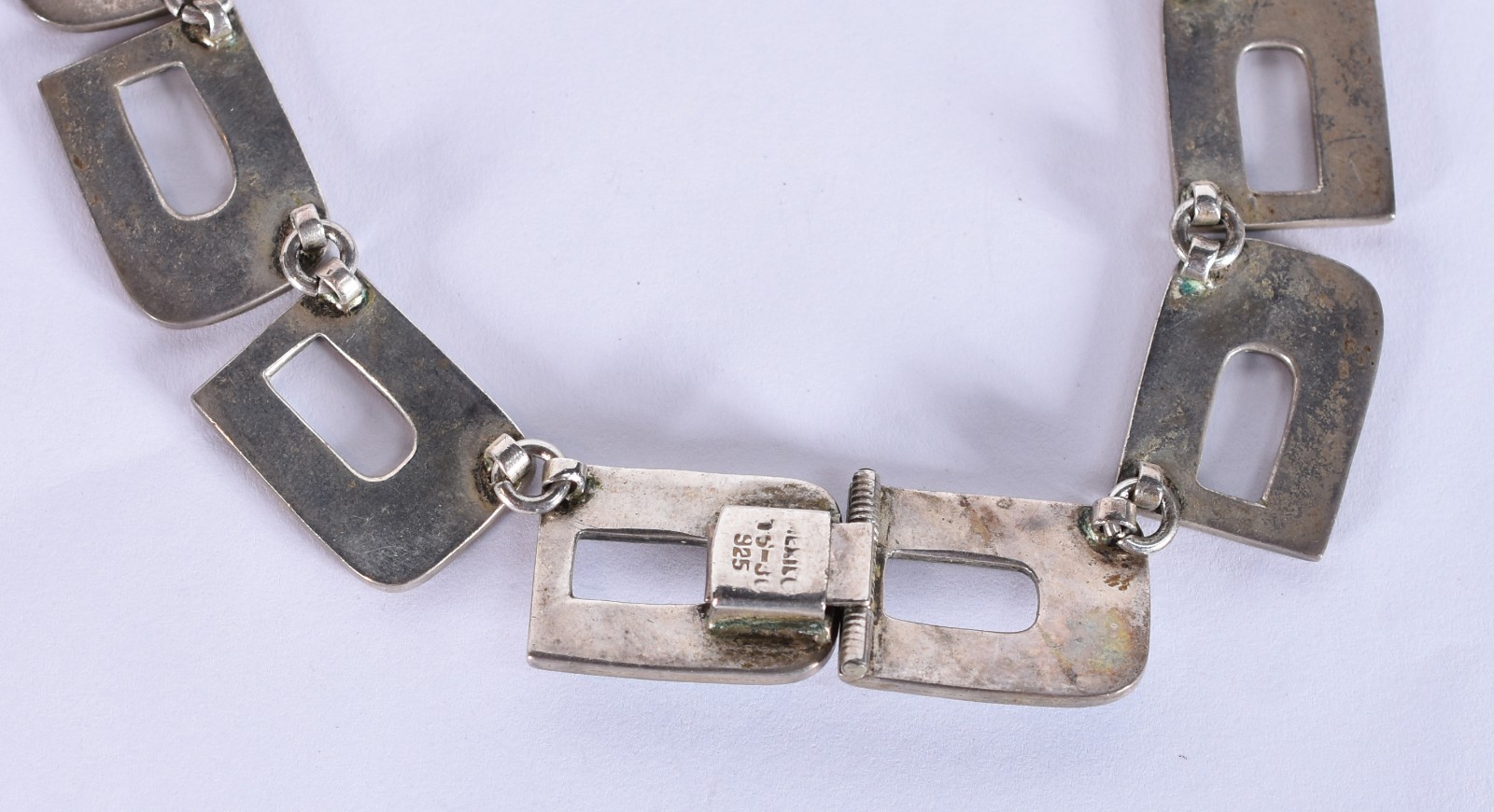 Colar de prata com esmalte e pedras azuis, acompanha pulseira, broche... - foto 5 de 5