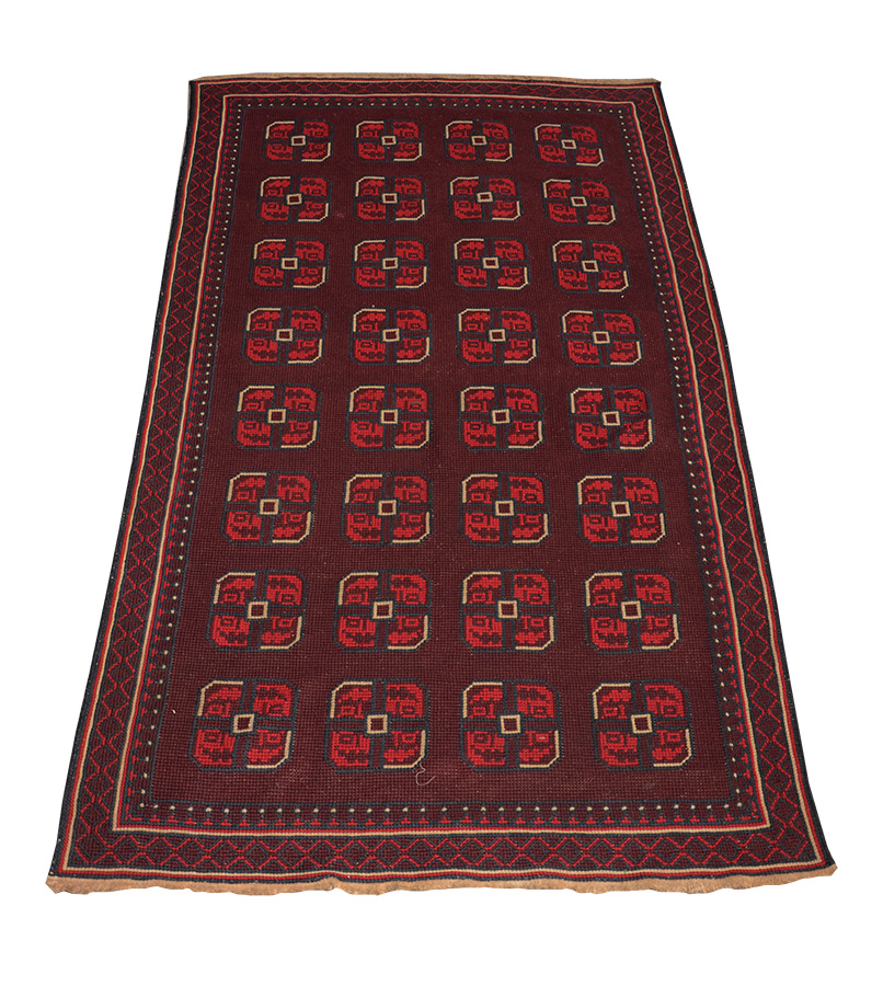 Tapete oriental. Medida: 2,18 x 1,26 m