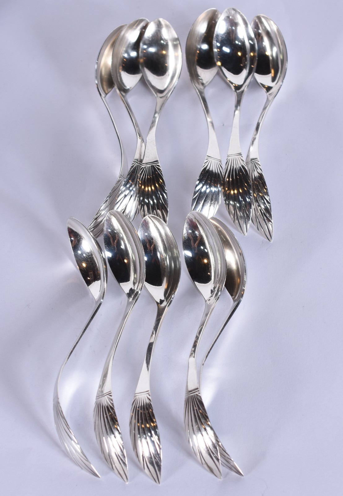 Conjunto com 11 colheres de prata inglesa para chá. Peso da prata: 80... - foto 1 de 4