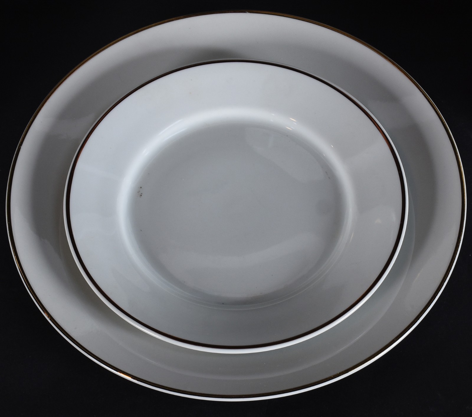 Duas partes de Aparelho de porcelana nacional composto de: 25 pratos... - foto 5 de 8
