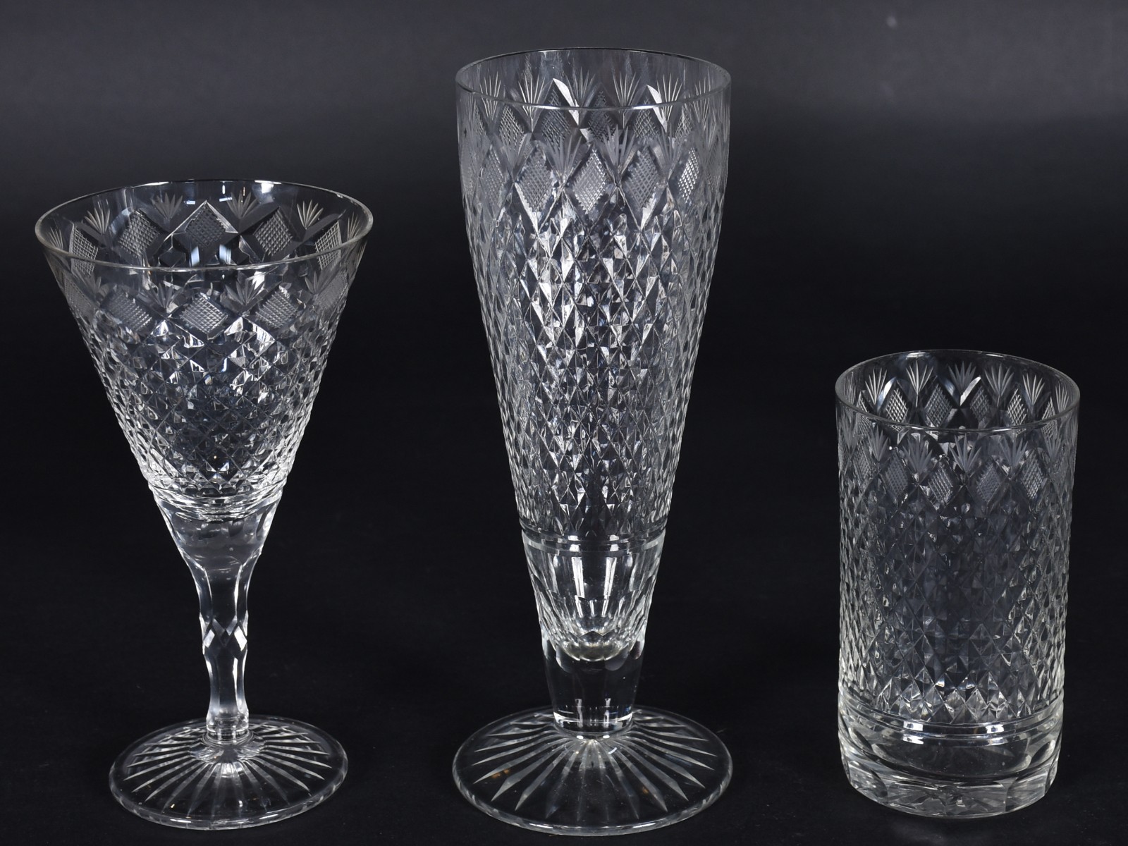Serviço de cristal composto de: 10 tulipas para cerveja, 12 copos... - foto 3 de 5