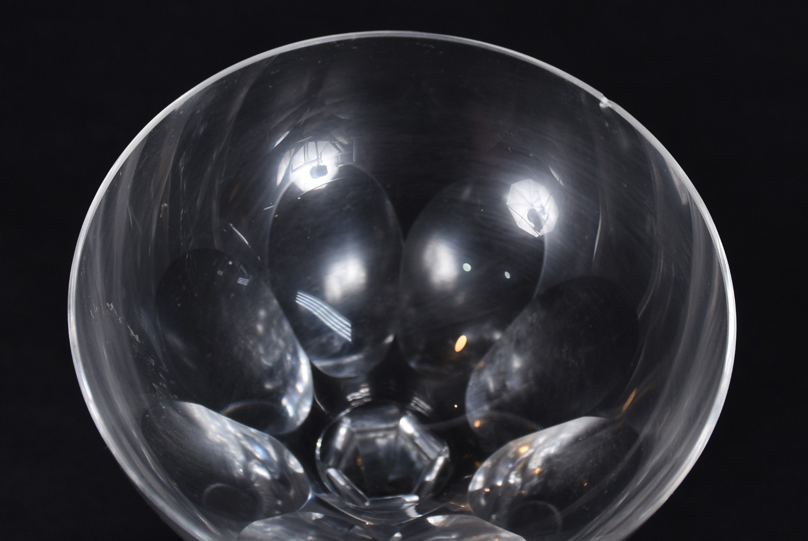 Serviço de cristal facetado composto de: 6 para champagne, 10 para... - foto 3 de 4