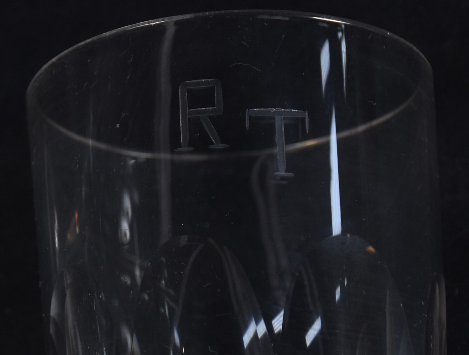 Serviço de cristal facetado composto de: 6 para champagne, 10 para... - foto 4 de 4