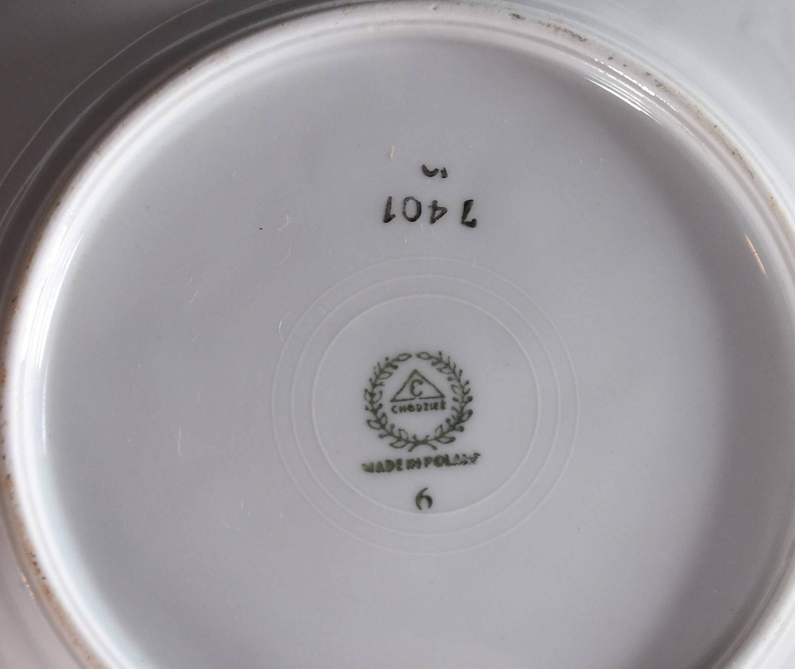 Aparelho de jantar de porcelana polonesa branca com friso dourado... - foto 4 de 4
