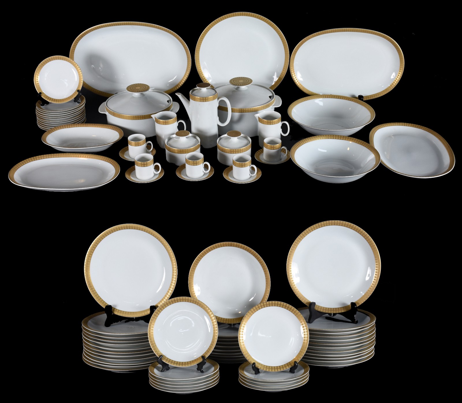 Aparelho de chá e café de porcelana Renner composto de: 24 pratos... - foto 1 de 8