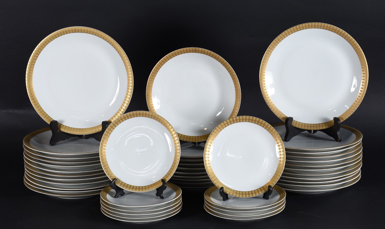 Aparelho de chá e café de porcelana Renner composto de: 24 pratos... - foto 2 de 8