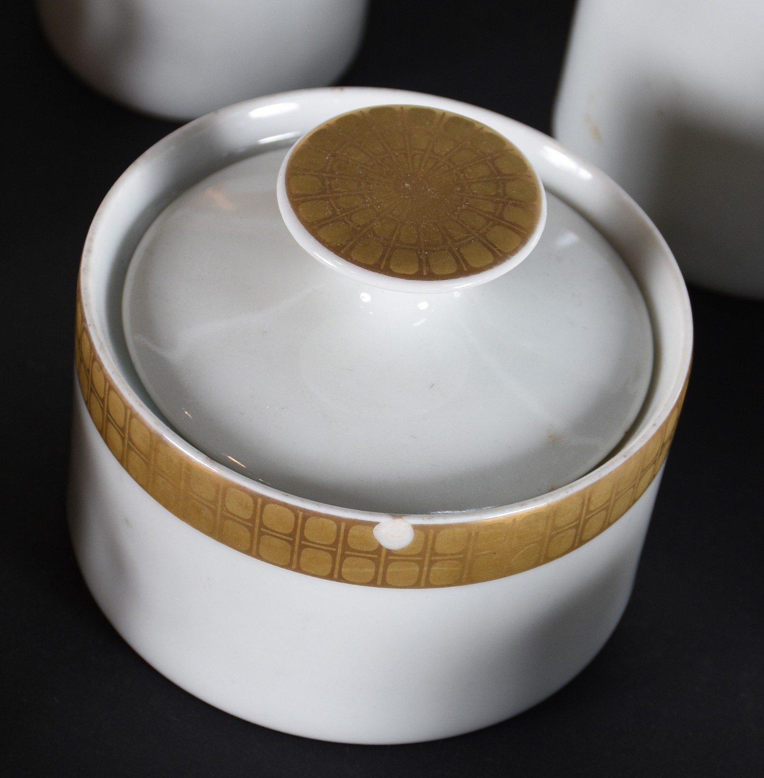 Aparelho de chá e café de porcelana Renner composto de: 24 pratos... - foto 8 de 8