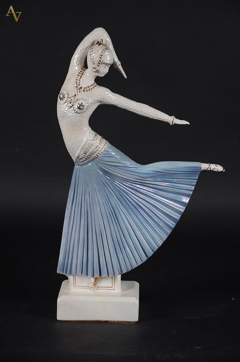 Bailarina de cerâmica policromada estilo Art Deco, alt.62 cm. - foto 1 de 3