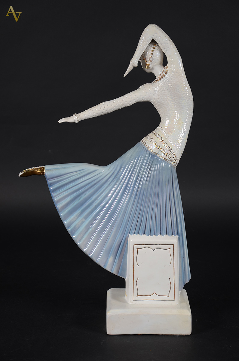 Bailarina de cerâmica policromada estilo Art Deco, alt.62 cm. - foto 2 de 3
