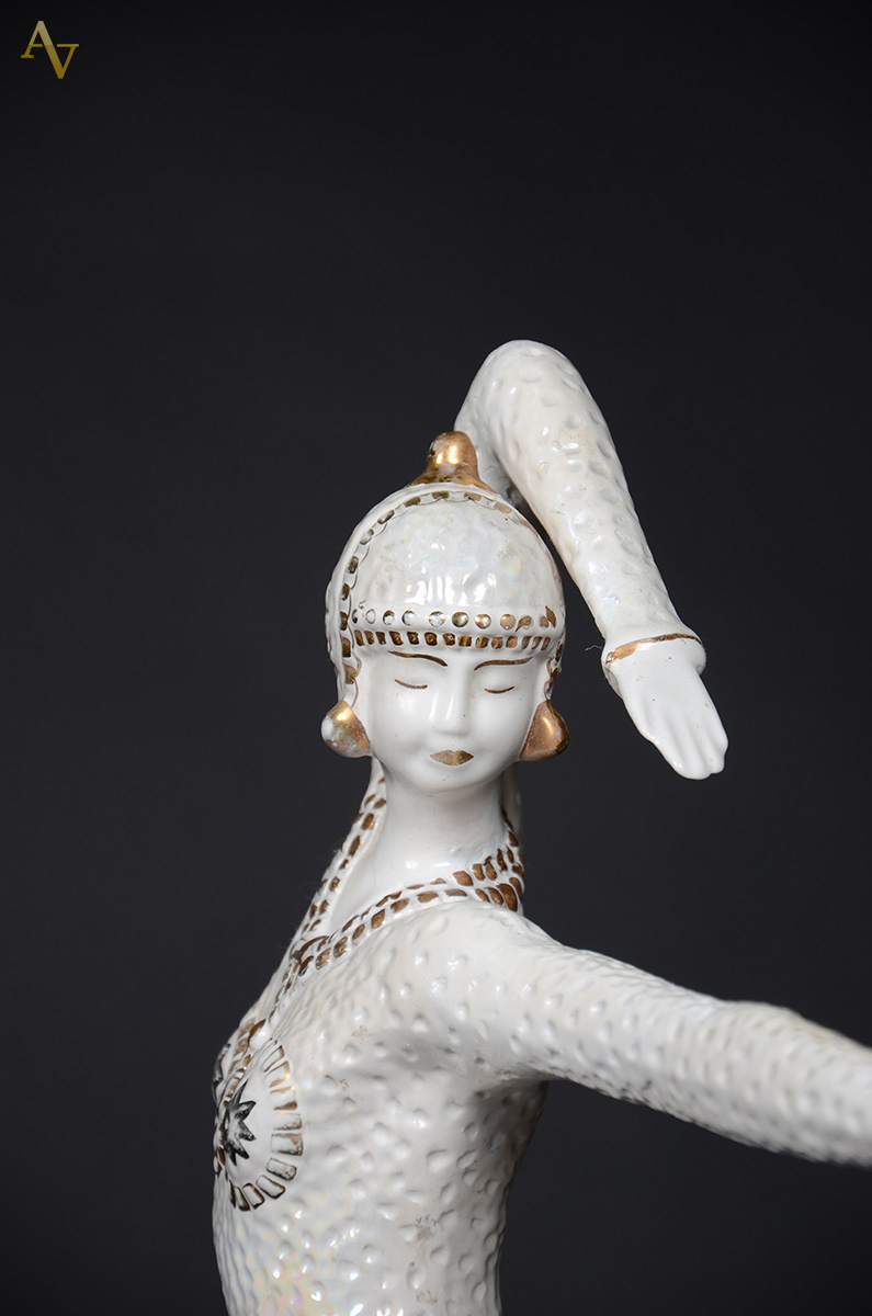 Bailarina de cerâmica policromada estilo Art Deco, alt.62 cm. - foto 3 de 3