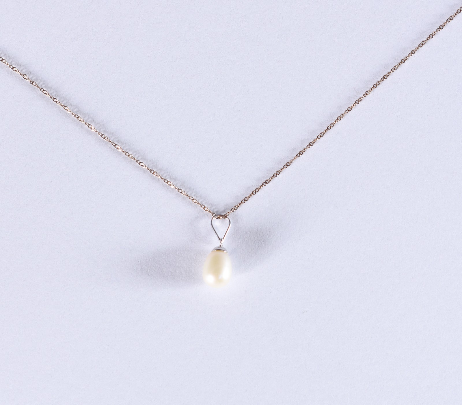 Colar de ouro 18k, pendente com pérola. (Por motivos de segurança a... - foto 1 de 4
