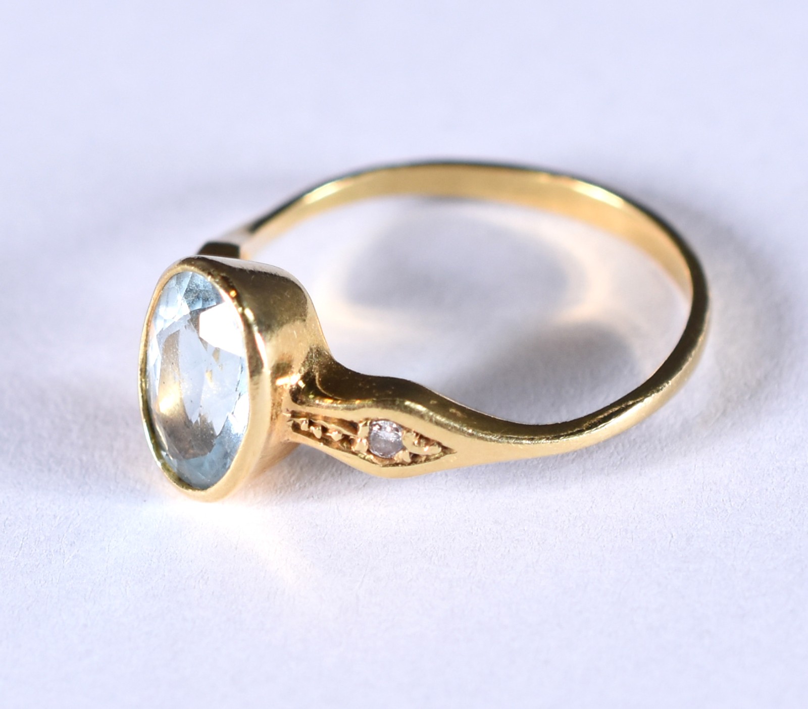 Anel de ouro 18 k, contraste 750 com pedra azul, aro 18 (Por motivos... - foto 2 de 3