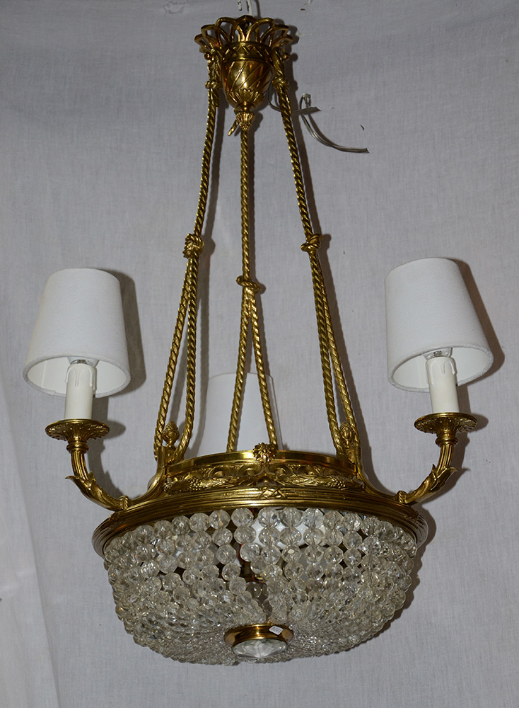 Lustre em cristal com armações em bronze